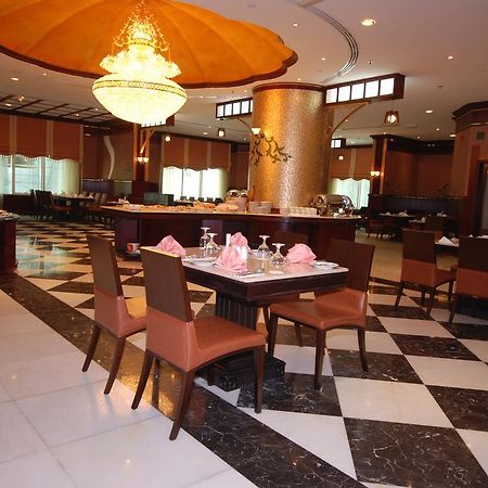 Al Bustan Tower Hotel Suites Sharjah Exteriör bild