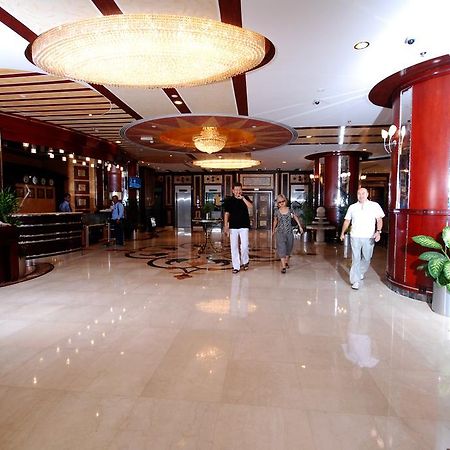 Al Bustan Tower Hotel Suites Sharjah Exteriör bild