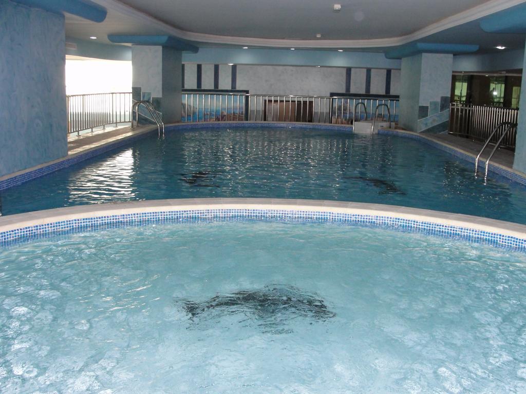 Al Bustan Tower Hotel Suites Sharjah Exteriör bild