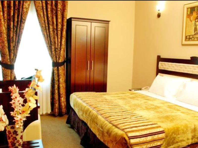Al Bustan Tower Hotel Suites Sharjah Exteriör bild