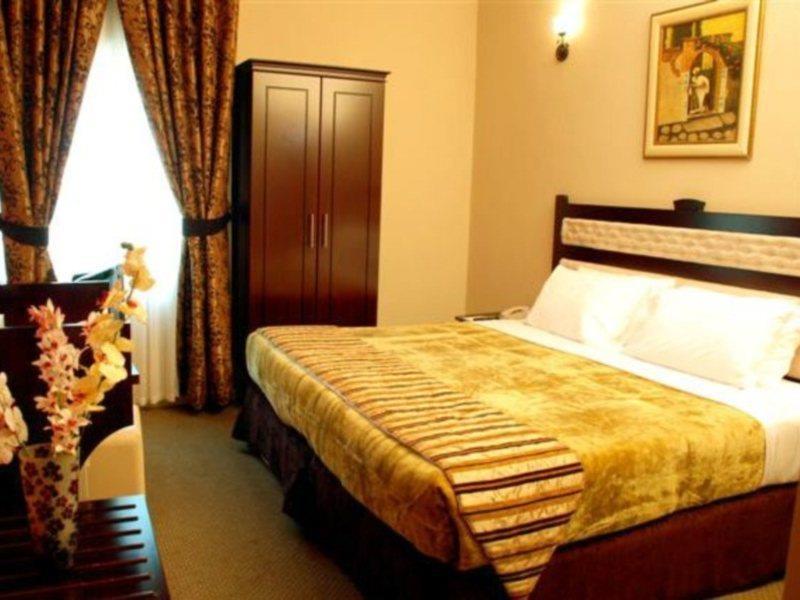 Al Bustan Tower Hotel Suites Sharjah Exteriör bild