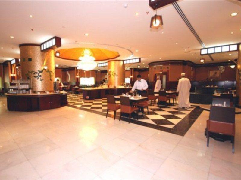 Al Bustan Tower Hotel Suites Sharjah Exteriör bild