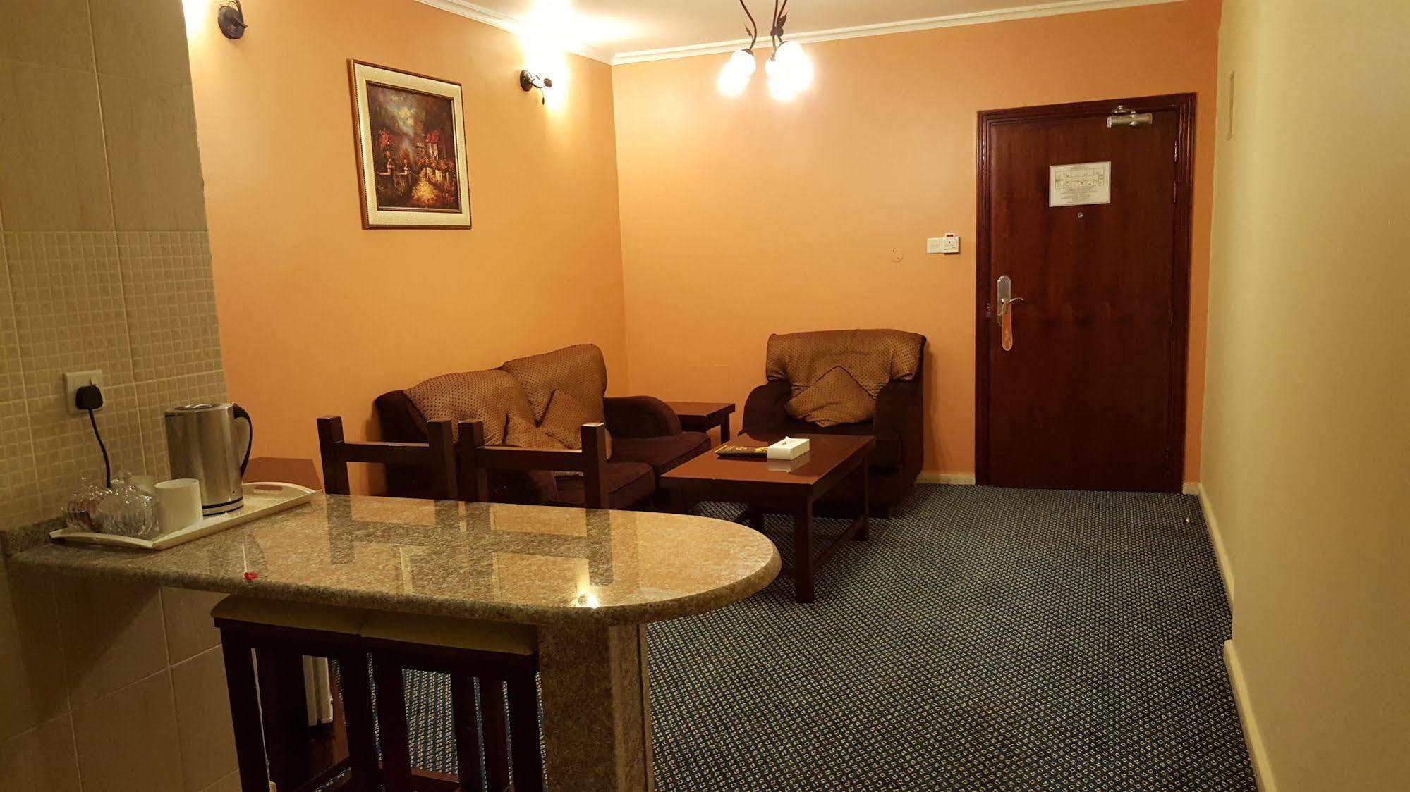 Al Bustan Tower Hotel Suites Sharjah Exteriör bild