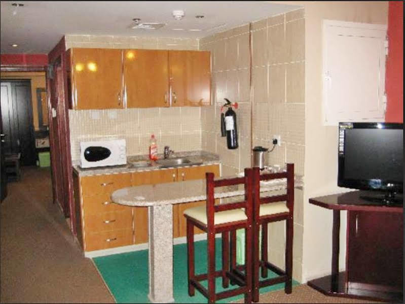 Al Bustan Tower Hotel Suites Sharjah Exteriör bild
